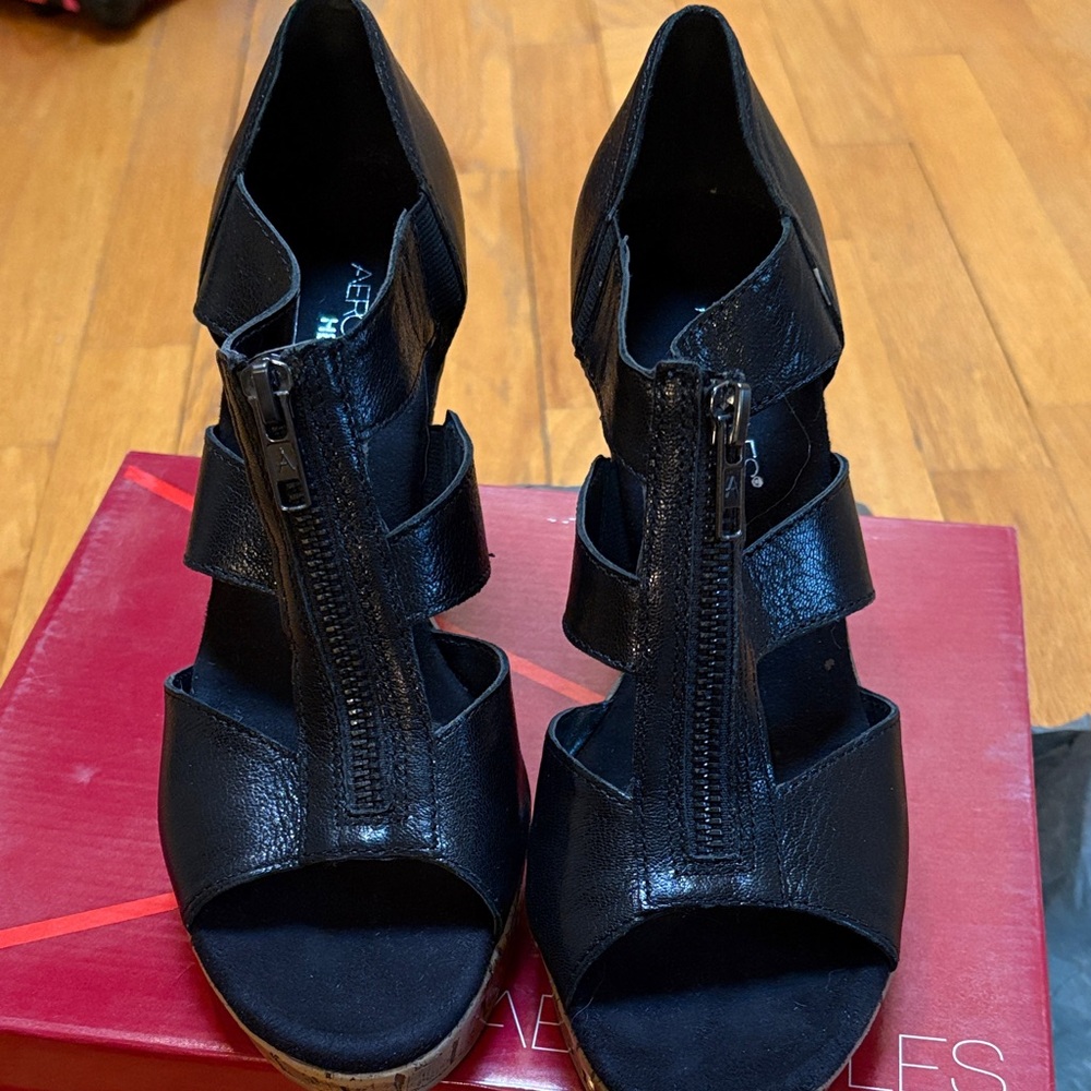 Aerosoles wedge Leather Black 7.5 Stage Lights Zipper - barely worn - Picture 2 of 14